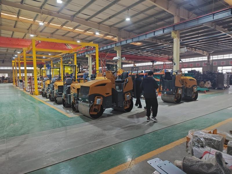 小型壓路機(jī)價(jià)格不能盲從，先把知識(shí)來(lái)學(xué)起！