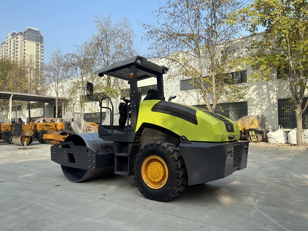 新款6噸座駕式前鋼輪后輪胎壓路機(jī)BM6000S